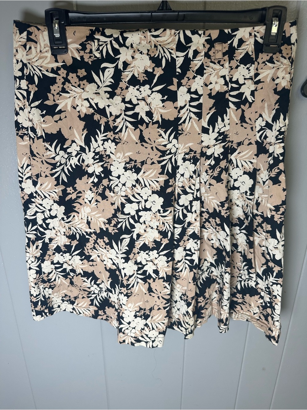 Claudia Richard women’s large black tropical Skirt with Beige & Cream Floral
